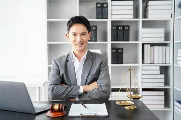 Avocat en droit du travail à Versailles : combien coûte ses honoraires ?