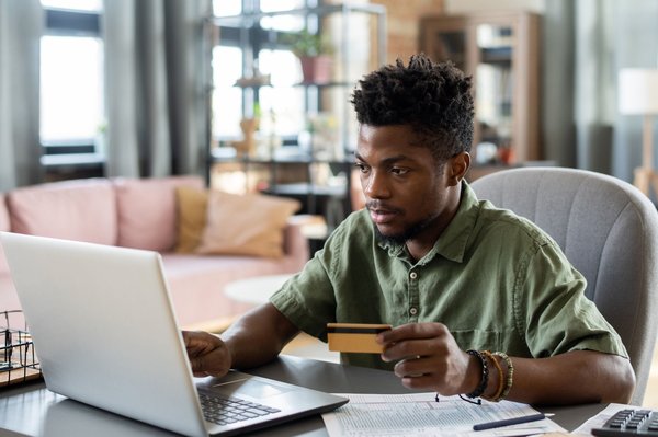 Réintégration fiscale et sociale : guide pratique pour la paie